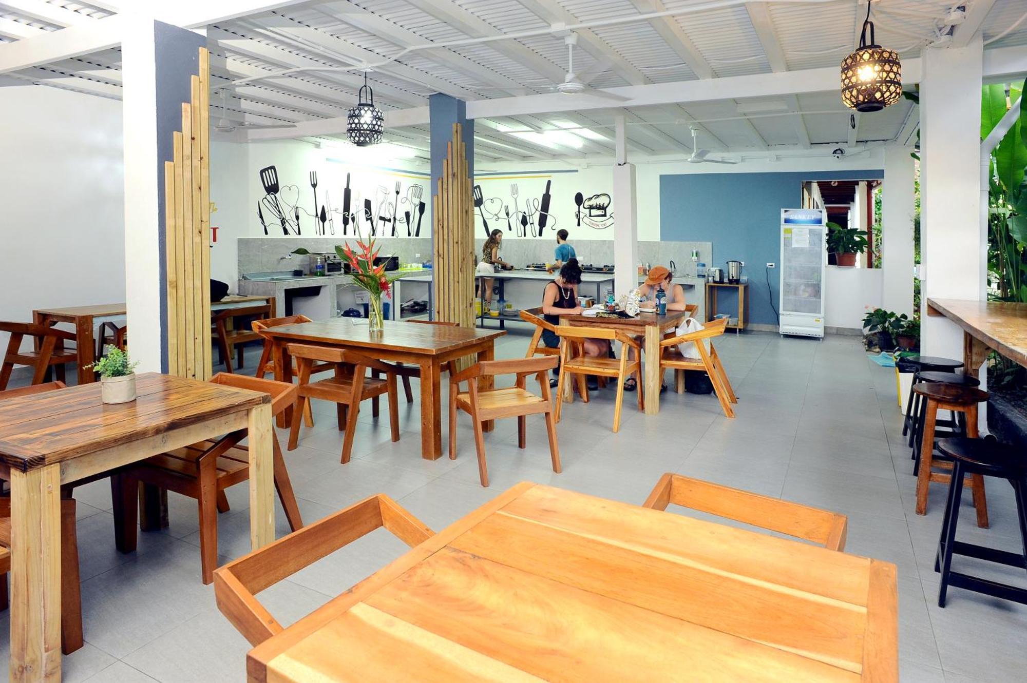 Private Fully Furnished Home At Wide Mouth Frog Hostel Quepos Luaran gambar