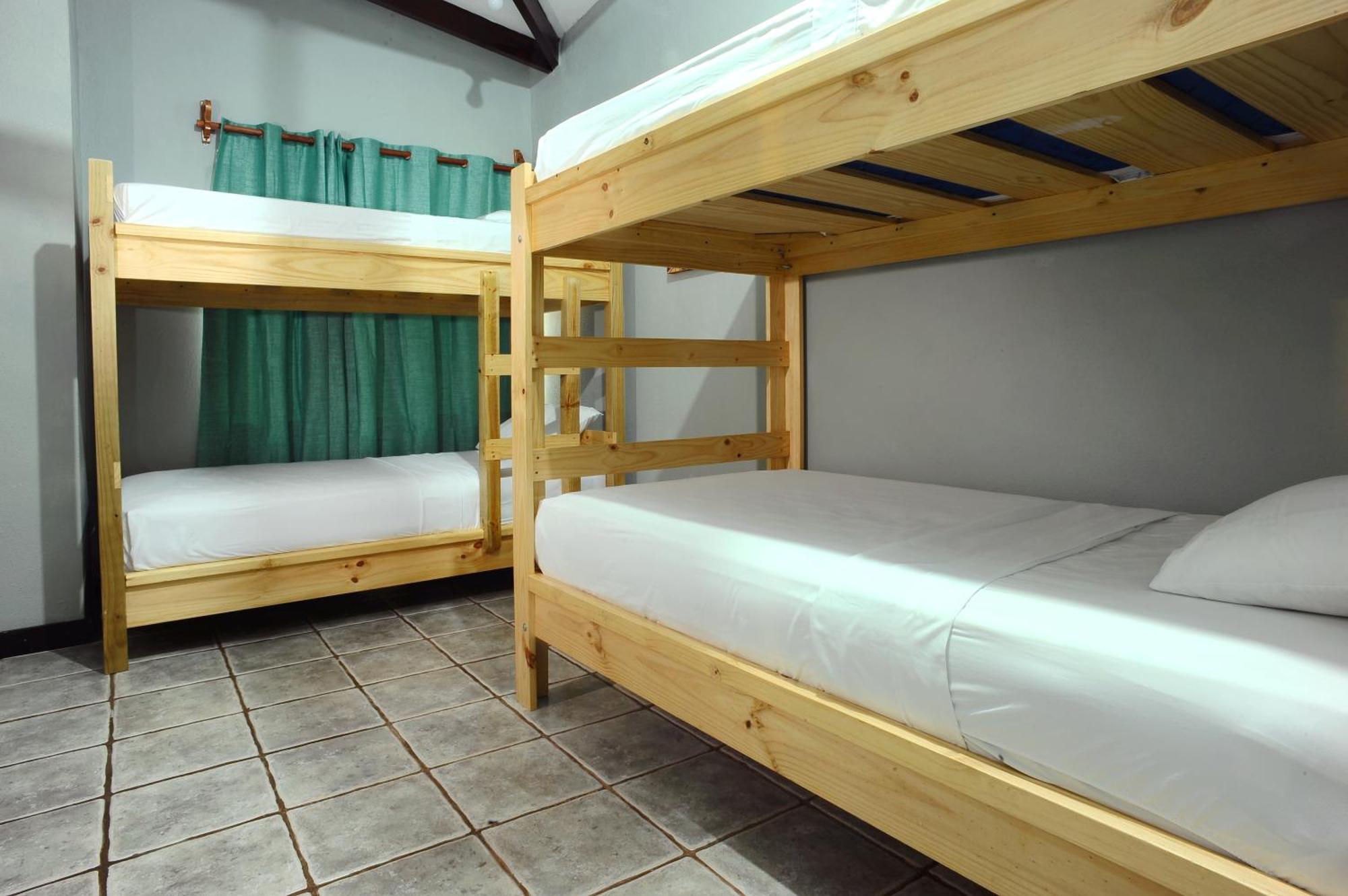 Private Fully Furnished Home At Wide Mouth Frog Hostel Quepos Luaran gambar