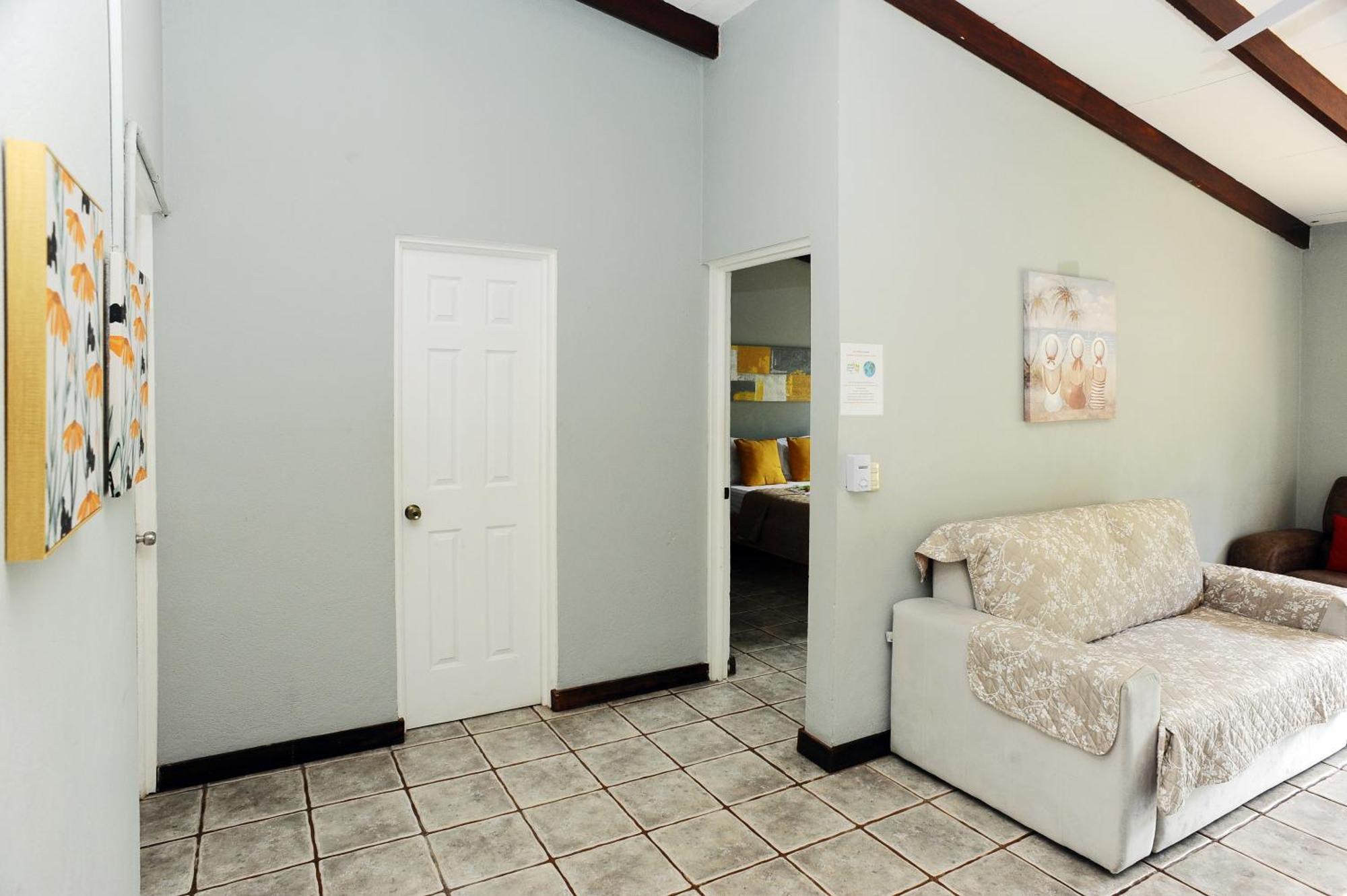 Private Fully Furnished Home At Wide Mouth Frog Hostel Quepos Luaran gambar
