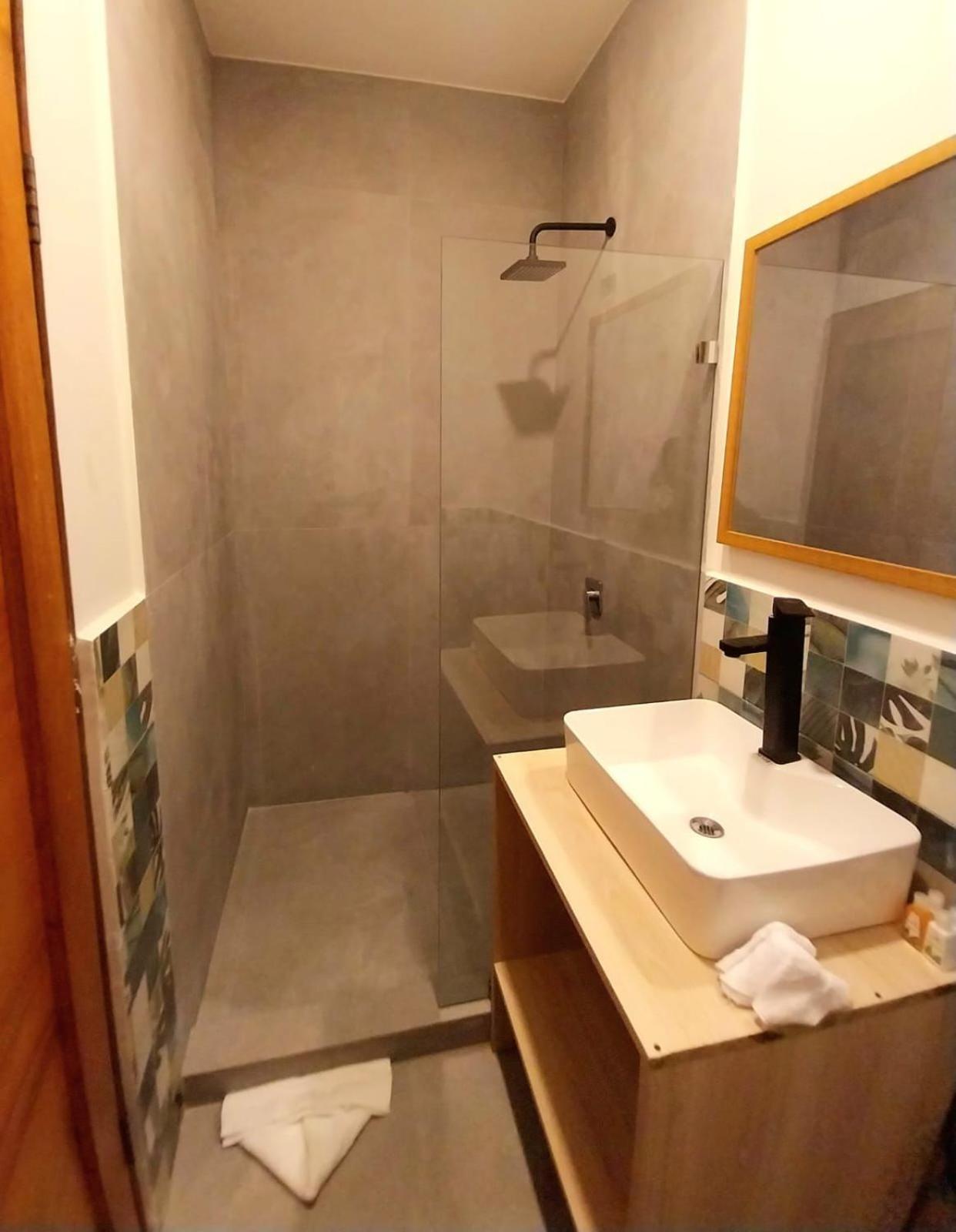 Private Fully Furnished Home At Wide Mouth Frog Hostel Quepos Luaran gambar